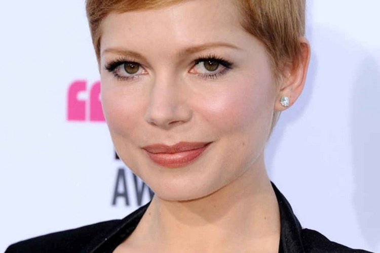 Frisuren für niedrige Stirn: Diese Haarschnitte sind ideal!