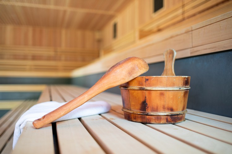 Sauna Vorteile für die Gesundheit Fasssauna im Garten kaufen