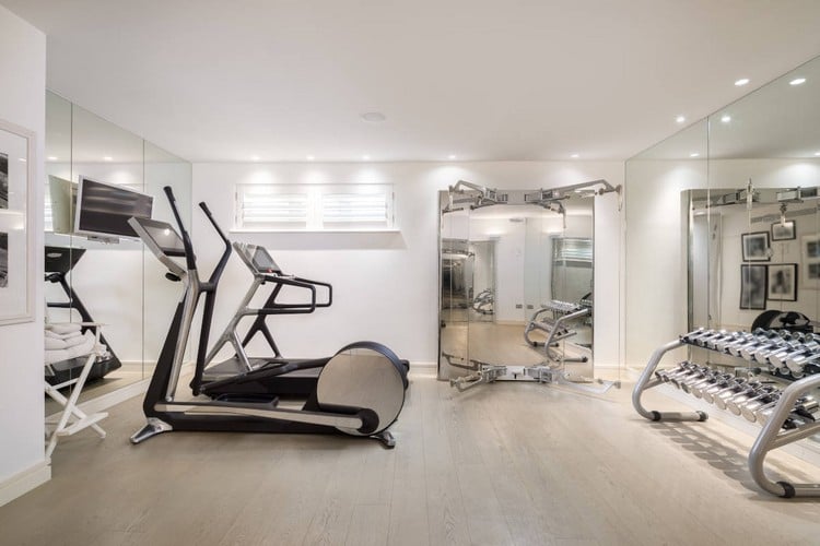 Sportraum im Keller einrichten eigener Trainingsraum gestalten Home Gym Ideen