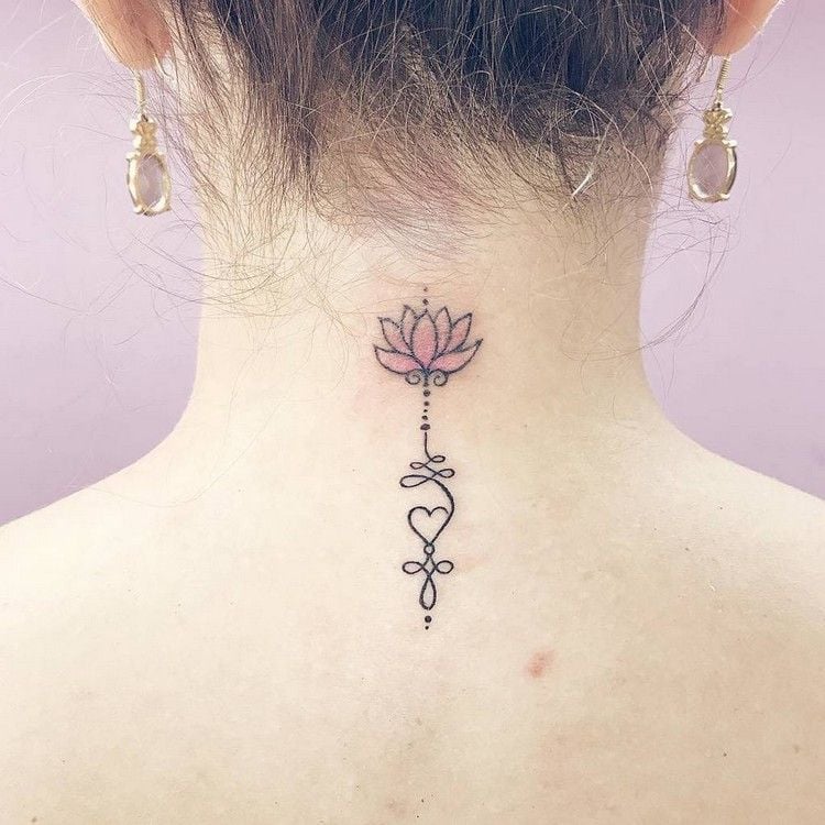 Tattoo am Nacken klein Unalome Lotus Bedeutung