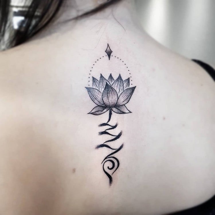 Unalome Lotus Tattoo Bedeutung Rücken Tattoodesign Frauen