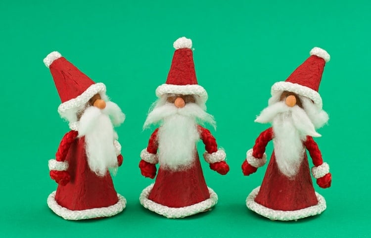 Upcycling zu Weihnachten mit Eierkartons - Niedliche Weihnachtsmänner basteln