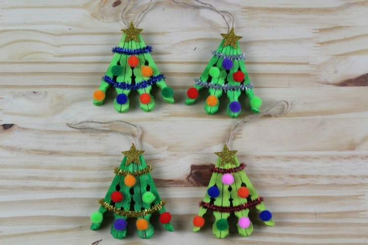 Weihnachtliche DIY Anhänger - Weihnachtsbaum mit Bommeln und Wäscheklammern