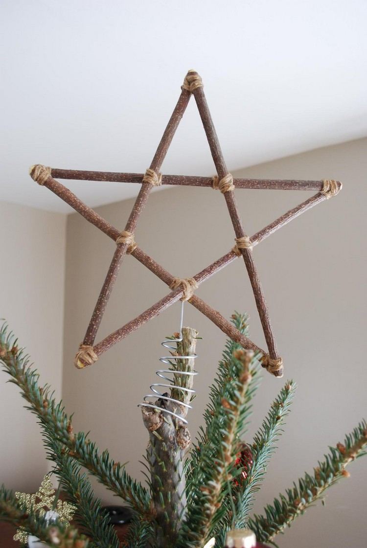 Weihnachtsbaum natürlich schmücken mit DIY Stern aus Holz