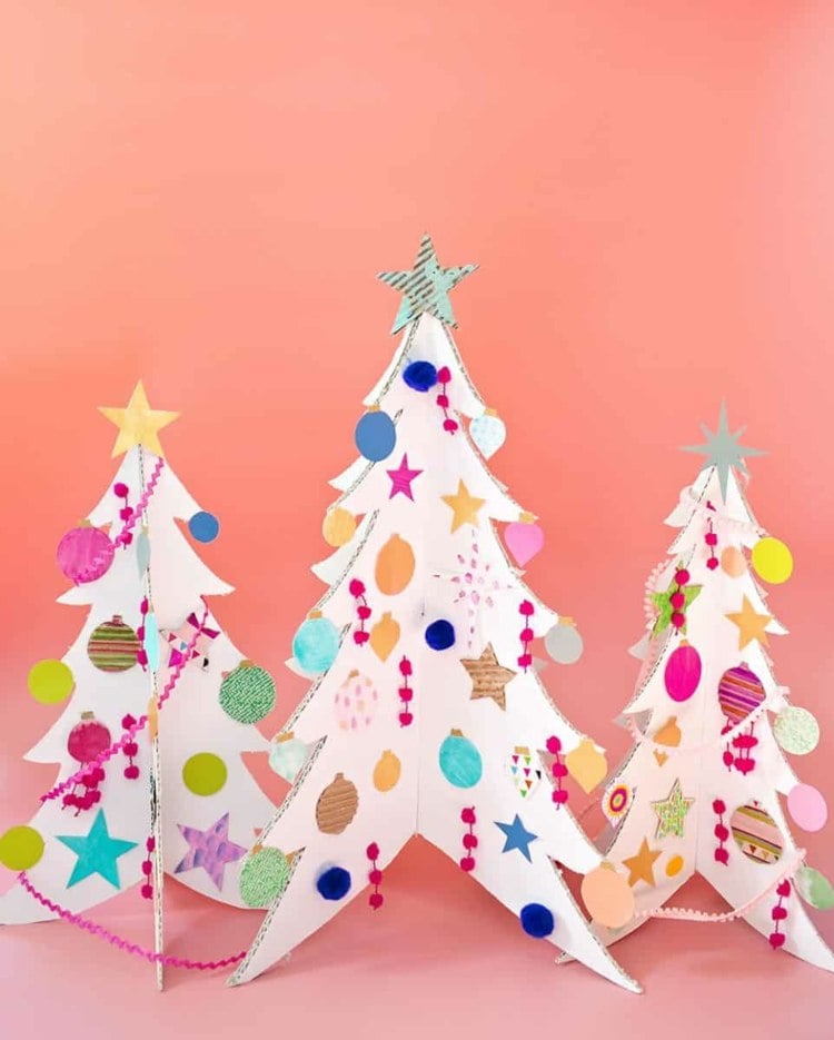 Weihnachtsbäume basteln aus Pappe für ein kreatives Upcycling zu Weihnachten