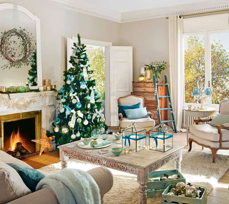Weihnachtsdeko in Blautöne Weihnachtsbaum weiß blau geschmückt