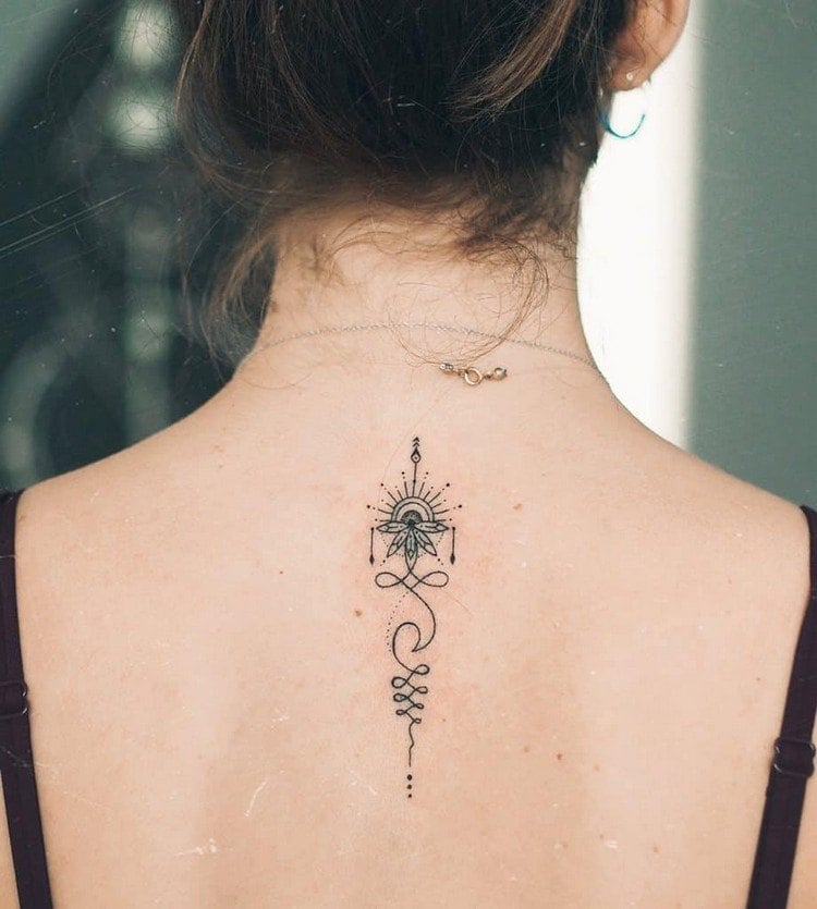 Wirbelsäule Tattoodesign für Frauen Unalome Bedeutung