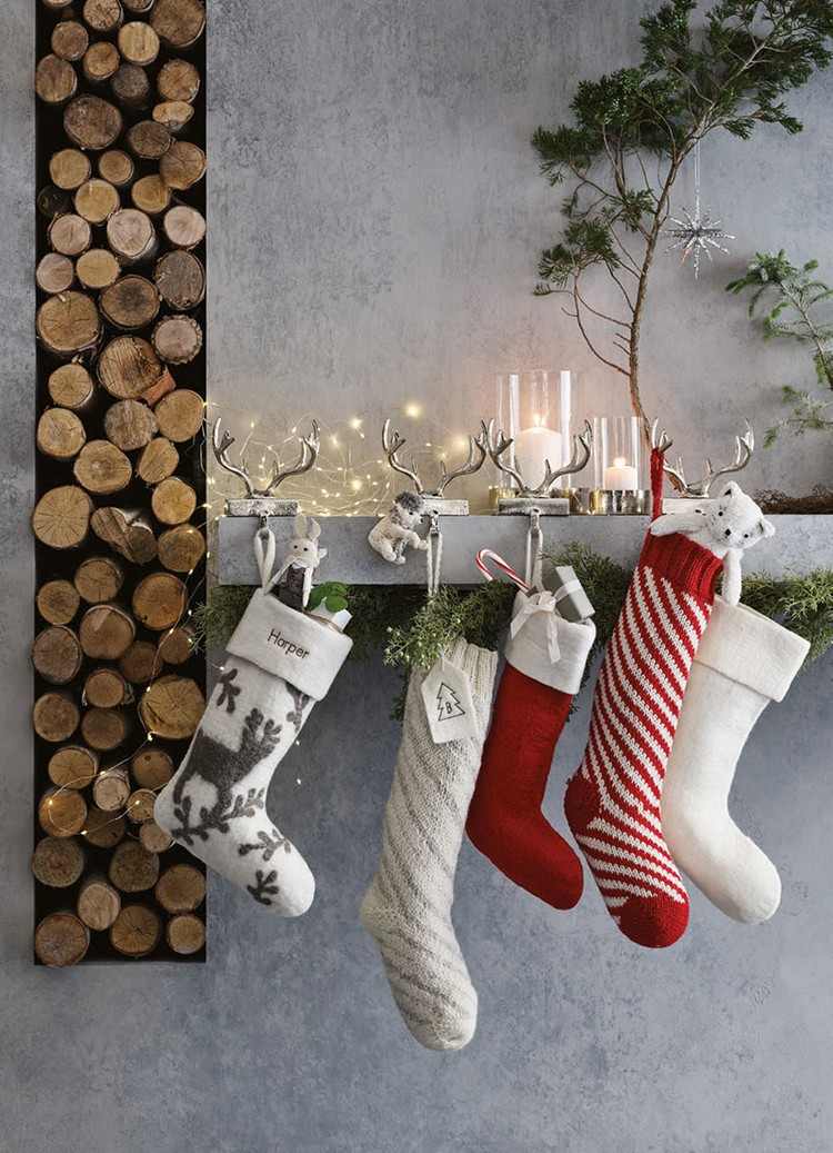 Wohnzimmer weihnachtlich dekorieren mit Lichterketten