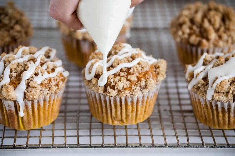 Zuckerguss Deko für Muffins schnell und einfach