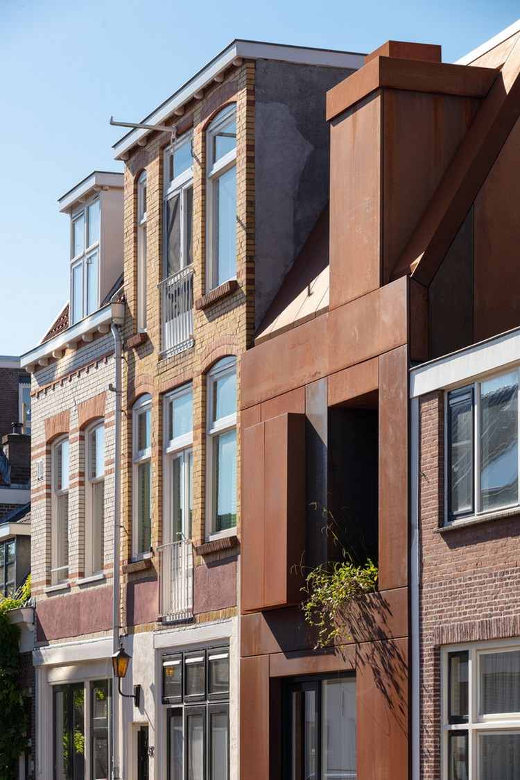 alte und neue Häuser nebeneinander Stadtviertel in den Niederlanden