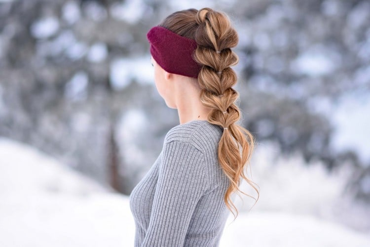 einfache Flechtfrisuren mit Anleitung Stirnband Winter wie tragen