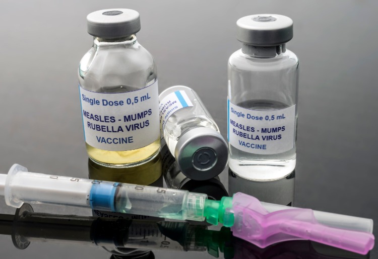 flaschen mit masern mumps röteln impfstoff wirksam bei covid 19