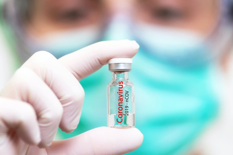 impfung gegen corona und covid 19 entwickelt und bis zu 70 prozent wirksam