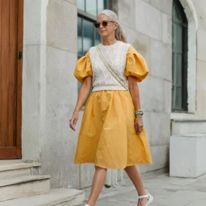 Pullunder über Kleid im Frühling tragen Tipps