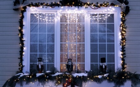 weihnachtsbeleuchtung fenster aussen silhoette schleife