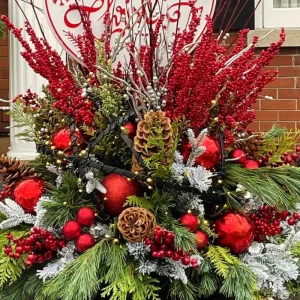 wintergesteck für draußen in rot