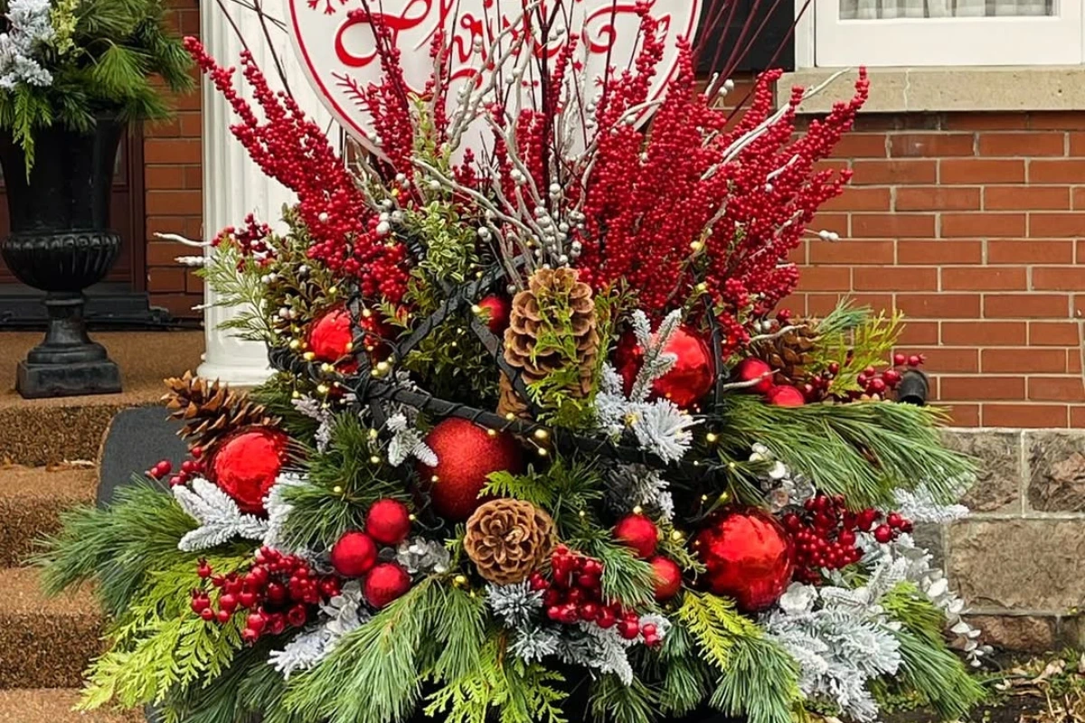 wintergesteck für draußen in rot