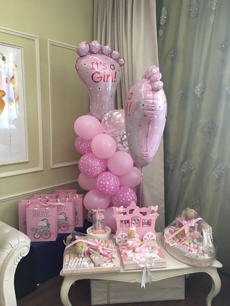 Baby Mädchen Dekoration zur Geburt Ballons Süßigkeiten und Geschenke