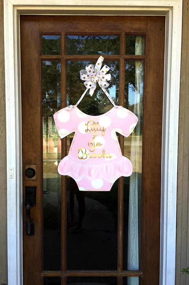 Babybody aus Karton basteln und dekorieren für Willkommen Baby Feier