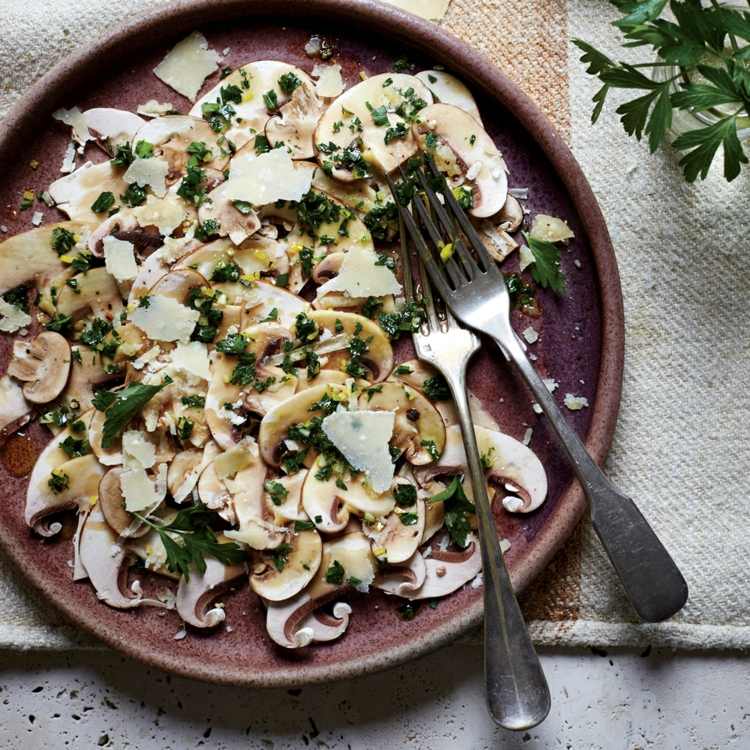 Champignons mit Feldsalat und Dressing aus Kaffee und Vanille - Lecker als Salat oder Beilage