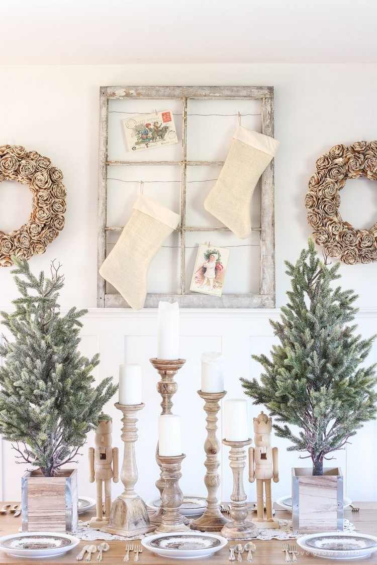 Esszimmer im Landhausstil zu Weihnachten dekorieren in Naturfarben