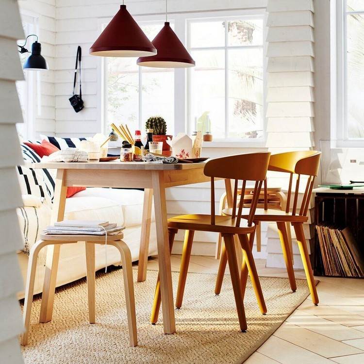 Holzstühle in Akzentfarbe streichen Esszimmer Trends 2021