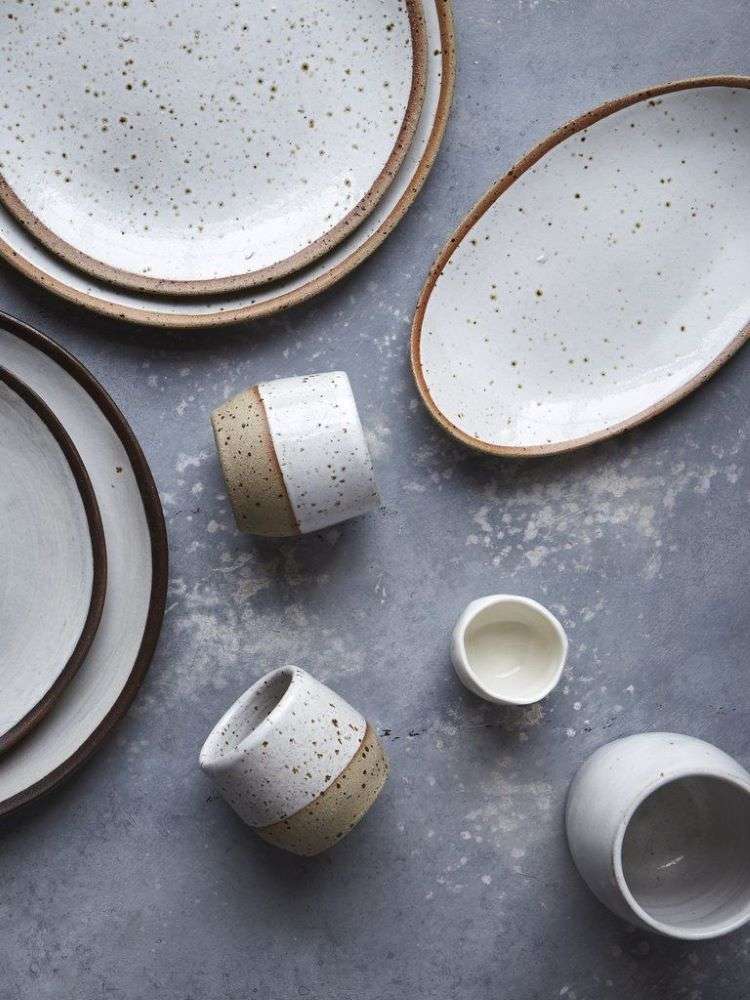 Japandi Wohnstil Keramik für den Esstisch Ideen und Gestaltungen