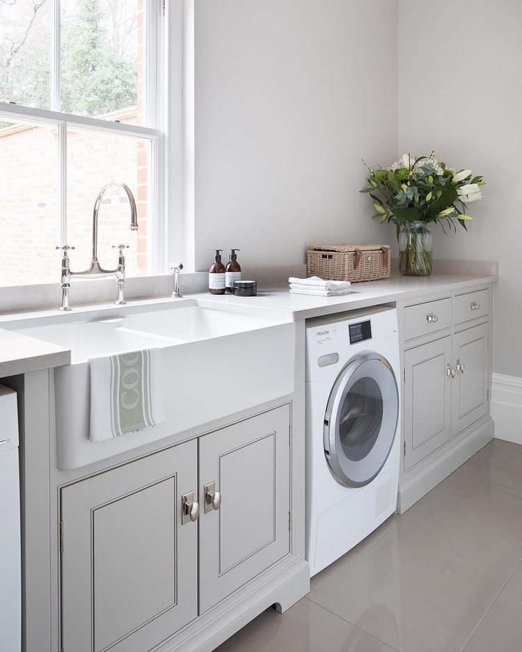 Küche in VIntage Stil und grauen Fronten Waschmaschine integriert