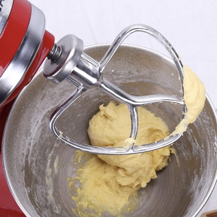 Paddelaufsatz der Küchenmaschine für Buttercreme verwenden