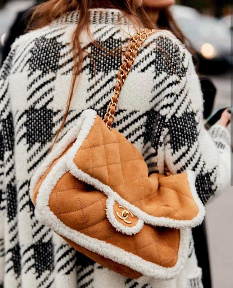 Shearling Bag Trend Coco Chanel Handtaschen Winter 2020