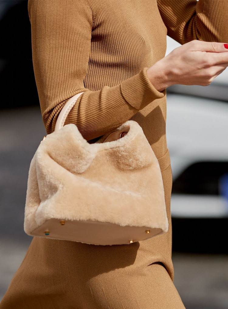 Shearling Bags Trend 2020 Taschen aus Lammfell Handtaschen-Trends Winter