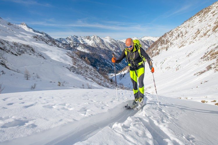 Sportaktivitäten für den Winter Skifahren Kalorienverbrauch