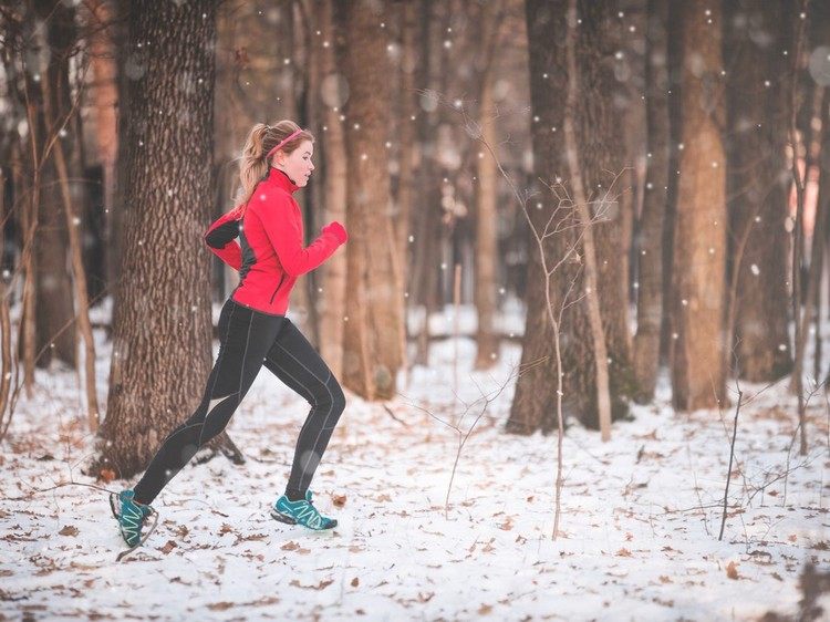 Sportbekleidung für Winter Outdoor Training bei Schnee Tipps