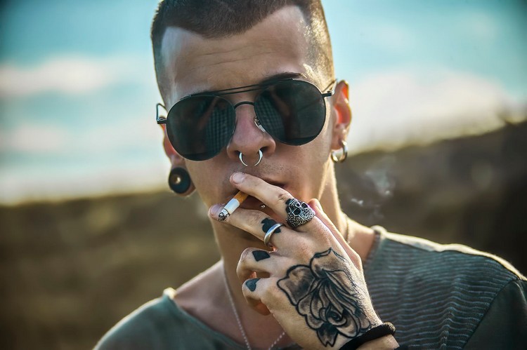 Tattoo Trends 2021 Finger Tattoo Schmerzen Tattoomotive klein