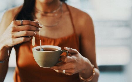 Tee als Hausmittel gegen Blähungen