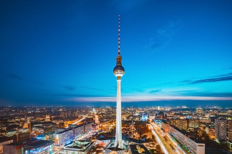 Virtuelle Reise - Berlin und das Reichstagsgebäude und den Fernsehturm besichtigen