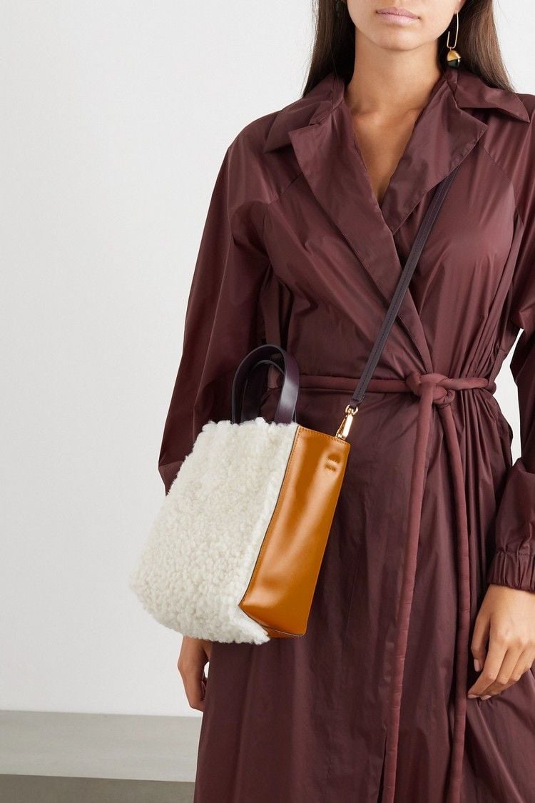 Winter Outfit Ideen Shearling Bags kombinieren