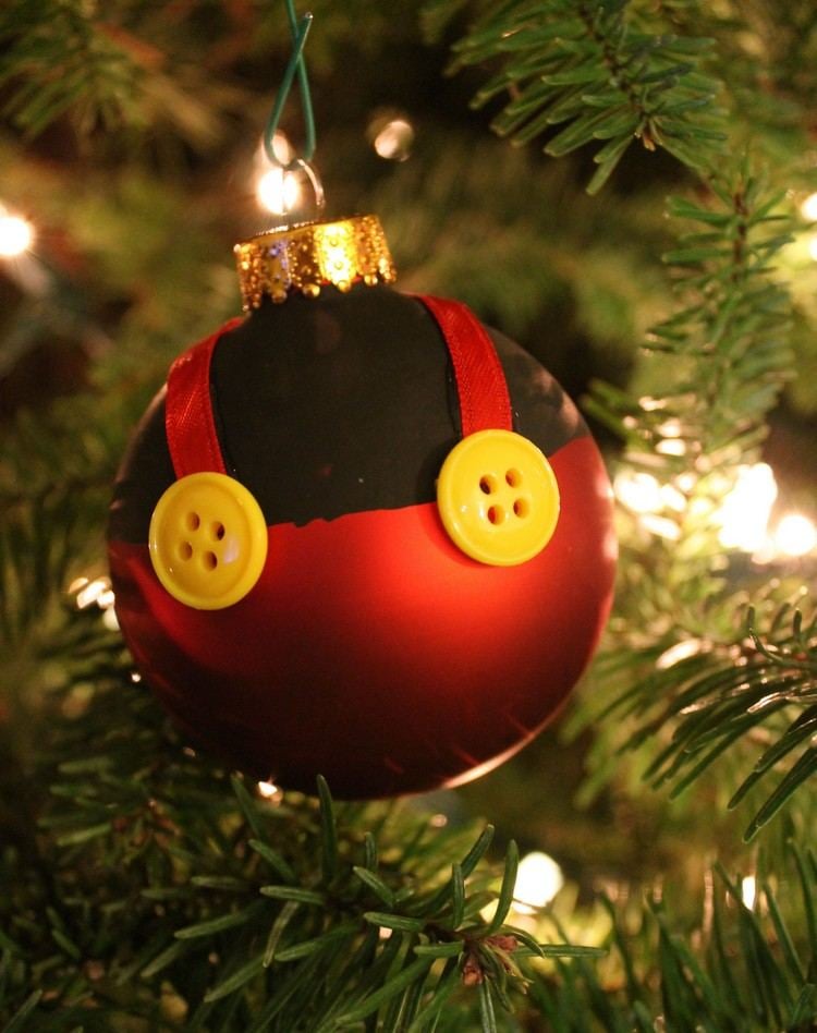 alte Weihnachtskugel bemalen und verzieren als Micky Maus