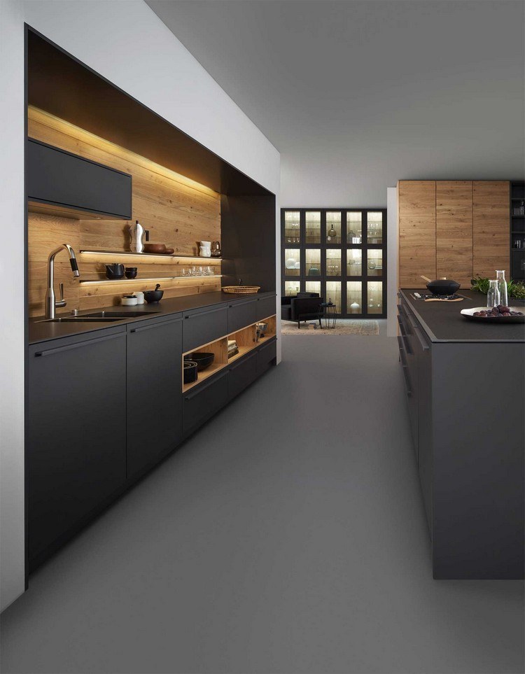 modernes Küchendesign 2021 Kombination von matte schwarz Echtholz