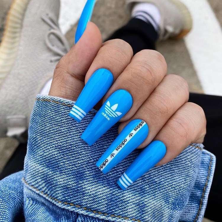 Adidas Logo Nageldesign Blaue Nägel Ideen