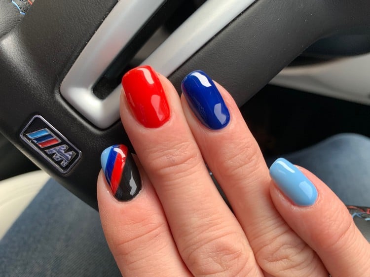 BMW Nageldesign Ideen für kurze Nägel Logo Nails Trend