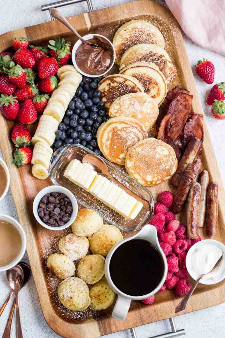 Breakfast Charcuterie Boards Lebensmittel Rezeptideen Charcuterie-Platte mit Obst