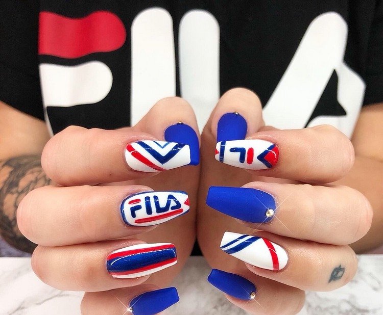Fila Nageldesign Logo Nails Nageltrend Blaue Nägel Trend