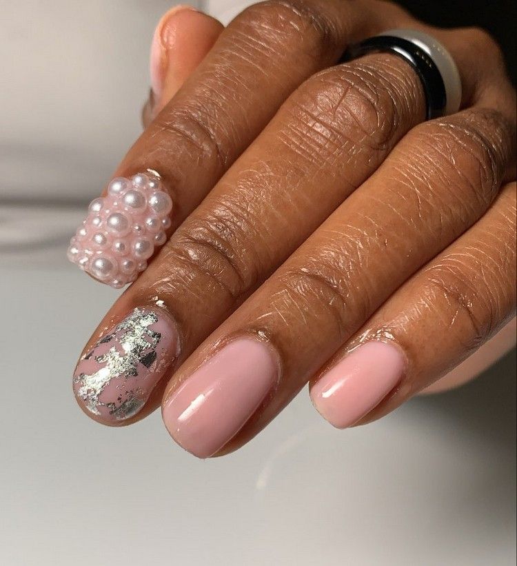 Gelnägel natur rosa Pearl Nails Nageltrend