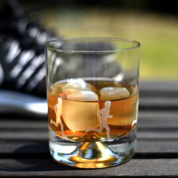 Geschenkidee rennende Menschen auf Whiskey Glas ätzen