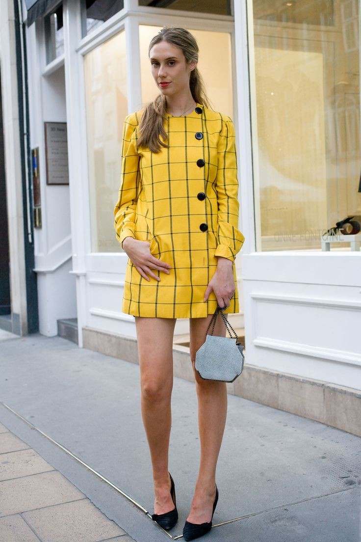 Grau und Gelb kombinieren Kleidung Blazerkleid Outfits für das Büro