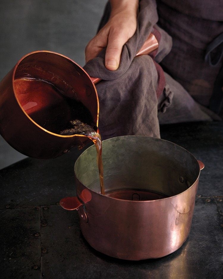 Kupfertopf für Zucker und Marmelade zubereiten