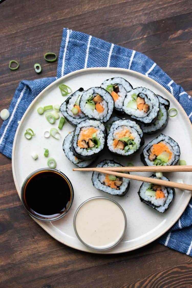 Maki Sushi vegan selber machen mit Gemüse
