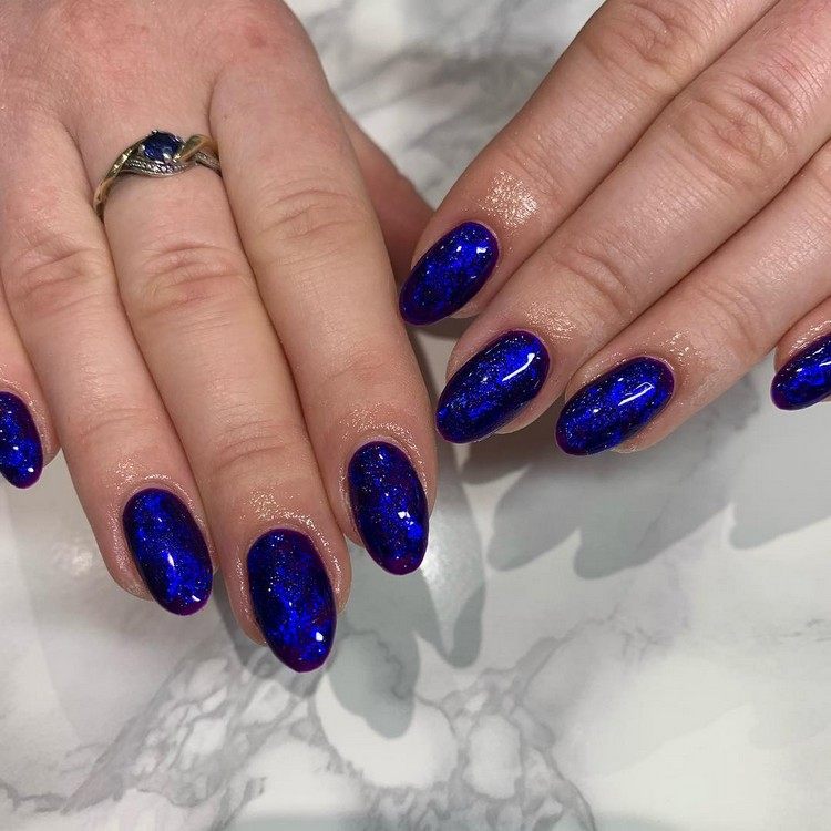 Nagellackfarben Trend Classic Blue Nails Nageltrends 2021