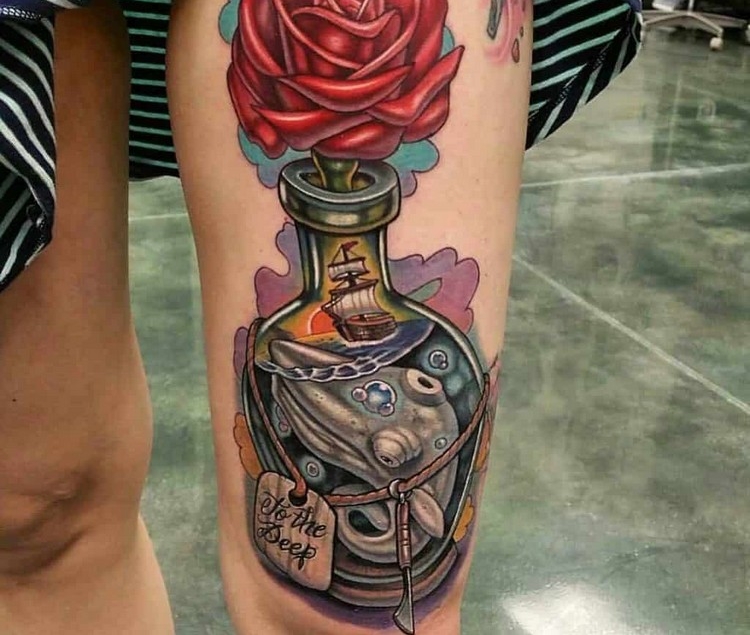 Oberschenkel Tattoos für Frauen Rosen Tattoomotiv Bedeutung Tattootrends 2021